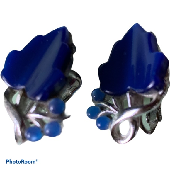 Vintage Blue Grape Leaf Clip On Earrings - Picture 2 of 10